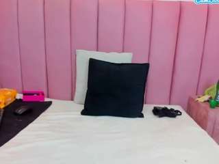 Queen live webcam show