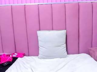 Queen live webcam show
