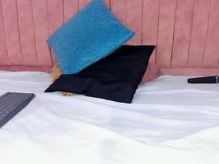 le modèle valeriiarey est en webcam porno dans un show sur le site camsoda, il possède les tags suivants: ahegao,sex toys,anal,naked,natural,nature,oil,pov,public,sexy,lingerie,shaved pussy,solo,squirter,tattoos,toys,twerk,wet,young adult,lovense