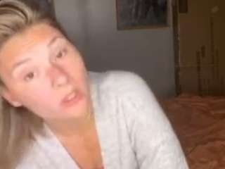 Live webcam model thatgirlb13 on Soda Cams