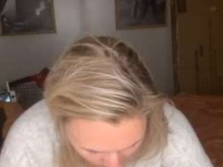 Live webcam model thatgirlb13 on Soda Cams