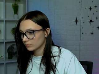 elani-grey webcam