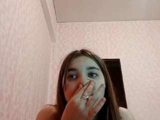 Live webcam model eloisebenoit on Soda Cams