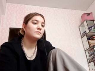 eloisebenoit's CamSoda show and profile