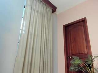 selenelujan live cam profile