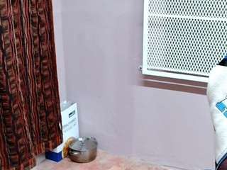 tyrahotxxx live cam profile