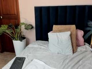 vaialowell live cam profile