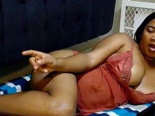 bigbunsquirt's CamSoda show and profile