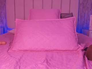 isabela-anders's CamSoda show and profile