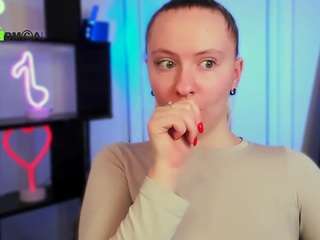 lone-metti, female webcam model,  years old, on live webcam