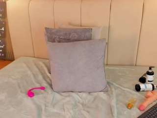 sophilewis webcam model