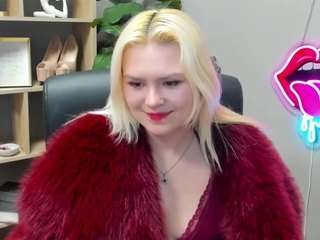 sweetlilyxo's CamSoda show and profile