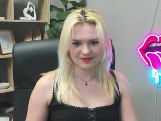 sweetlilyxo's CamSoda show and profile