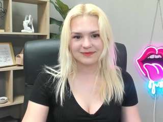 هذا النموذج مباشر الآن. sweetlilyxo