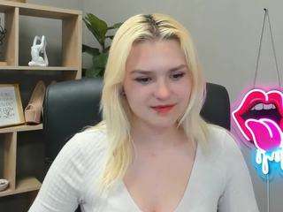 le modèle sweetlilyxo est en webcam porno dans un show sur le site camsoda, il possède les tags suivants: anime,piercing,mistress,natural,new,no drinking,nonnude,nonude,normal,pansexual,rating,blonde,sexy,smoke,smoking,sph,tattoos,tease,underwear,vape