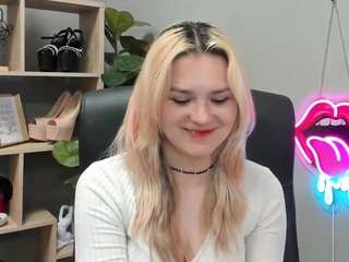 sweetlilyxo live webcam show