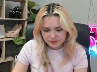 SweetLilyxo live webcam show