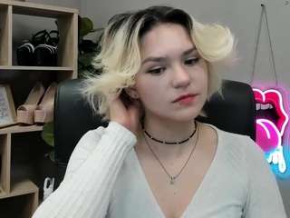 Sweetlilyxo's cam show statistics and live stream