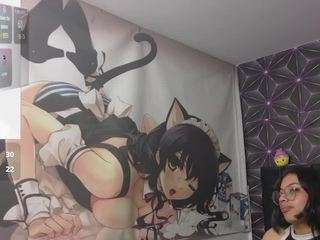 aryahmoon's CamSoda show and profile