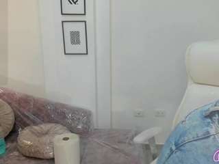 le modèle calyptra-lux est en webcam porno dans un show sur le site camsoda, il possède les tags suivants: ahegao,public,latina,lush,naked,no drinking,no smoking,normal,orgasm,sex toys,handjob,solo show,squirt,strip,striptease,teen 18,twerk,wet,young adult,large tits