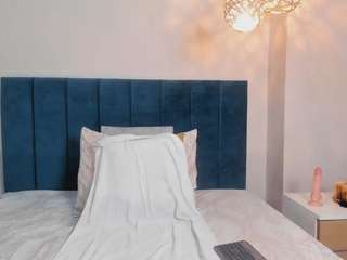 le modèle lyravendrell est en webcam porno dans un show sur le site camsoda, il possède les tags suivants: ahegao,athletic,brown eyes,camel toe,deepthroat,doggy style,foot fetish,lovense,no drinking,tattoos,teen 18,toys,young adult,brown hair,hd,small tits