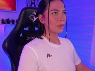 miavelour's CamSoda show and profile