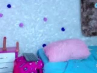 bella-warzon Live Webcam on CamSoda