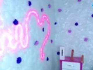 bella-warzon Live Webcam on CamSoda