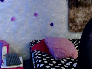 bella-warzon Live Webcam on CamSoda