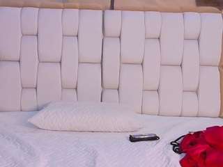 curvyandthickk's CamSoda show and profile