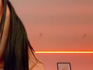 This model is live right now. dollybrownx