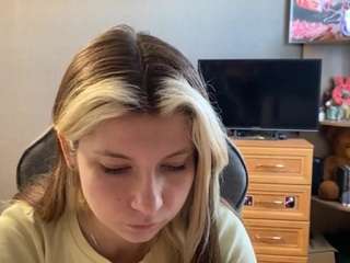 Herlindavanvuren's cam show statistics and live stream