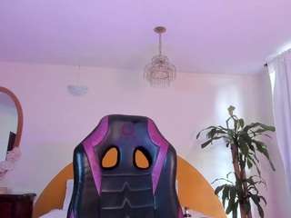 alinasimmons Live Webcam on CamSoda