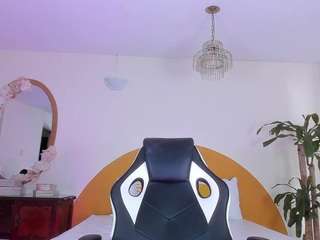 alinasimmons Live Webcam on CamSoda