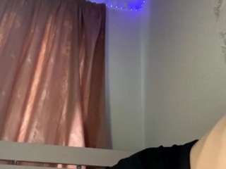 Este modelo está en vivo ahora. beatricevalois