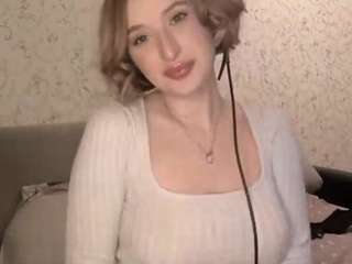 le modèle hienleggans est en webcam porno dans un show sur le site camsoda, il possède les tags suivants: blue eyes,deepthroat,dildo or vibrator,domination,erotic dance,facesitting,joi,no drinking,no smoking,orgasm,red hair,skinny,tattoos,big tits,hd