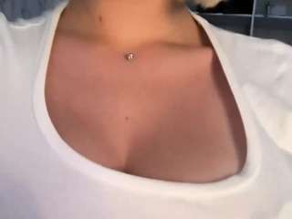 HienLeggans live webcam show