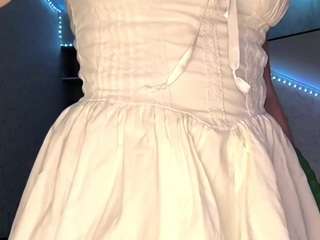 Hienleggans's cam show statistics and live stream