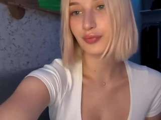 HienLeggans live webcam show