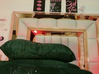 imyours01 live cam preview