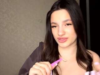 nikipetrosino's CamSoda show and profile