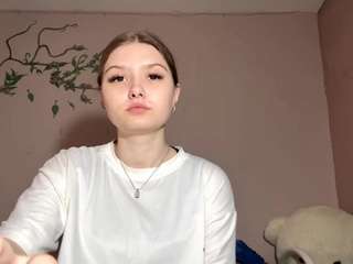 ninonchevalier's CamSoda show and profile