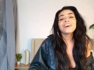 pauline-clark live cam profile