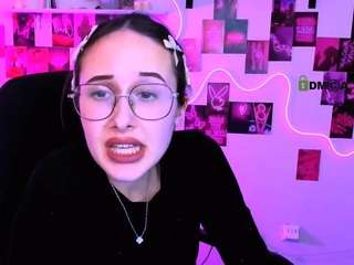 tender-louise's CamSoda show and profile