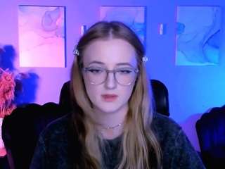 tender-louise Live Webcam on CamSoda