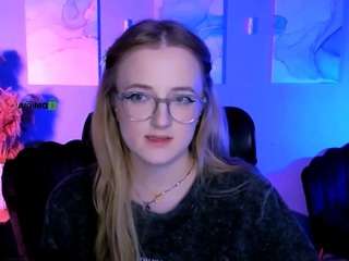 tender-louise Live Webcam on CamSoda