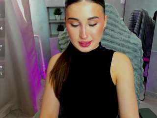 emily-lews's CamSoda show and profile