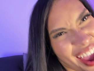 Live webcam model isabella-monroe on Soda Cams