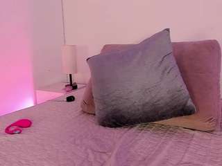 Live webcam model isabella-monroe on Soda Cams