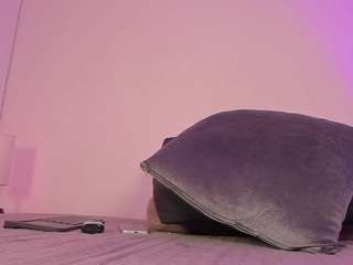 Live webcam model isabella-monroe on Soda Cams